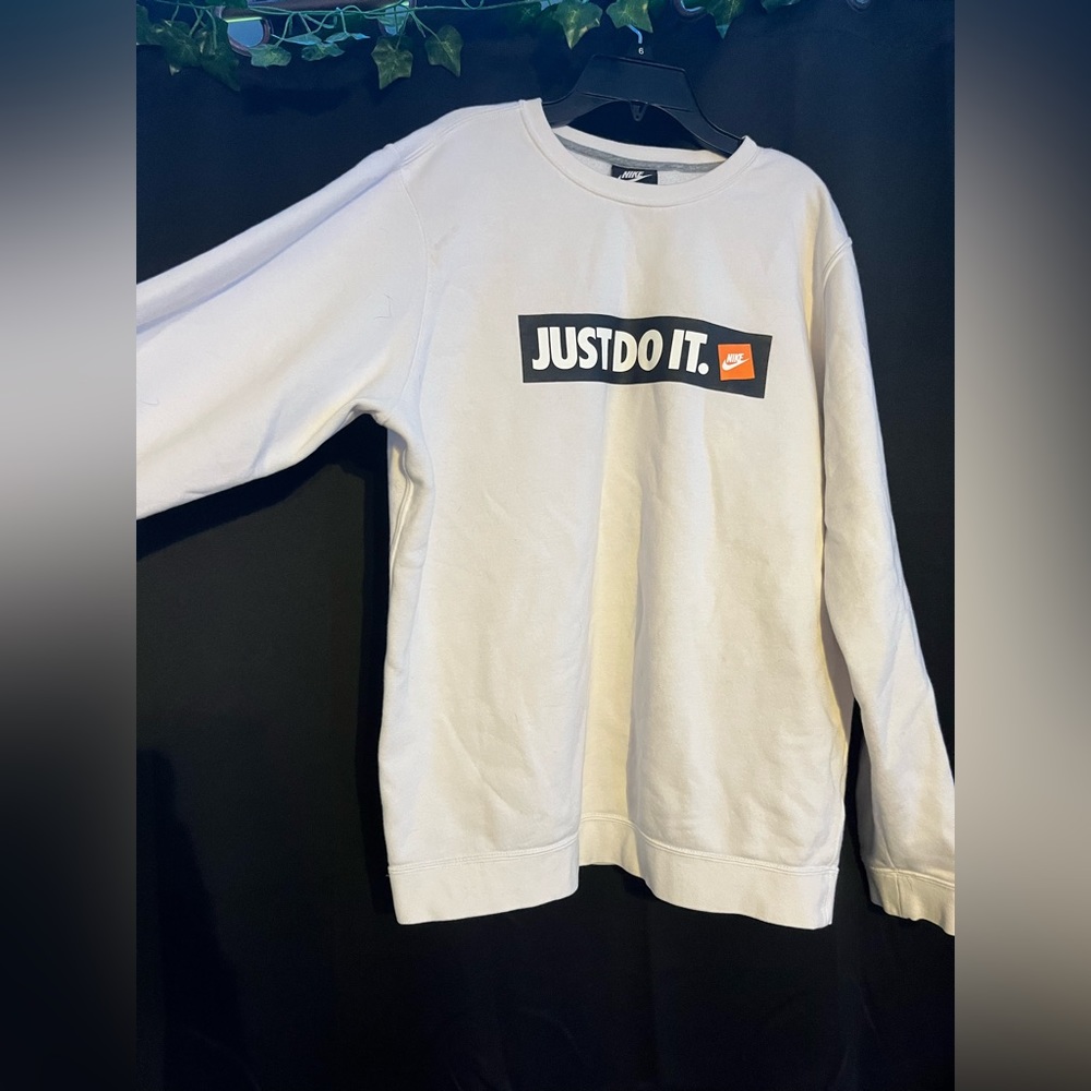 NIKE White “Just Do It” Crewneck
